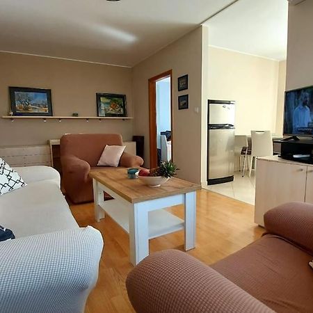 Apartman Ana Pula - Calm, Free Parking, Close To Center Ngoại thất bức ảnh