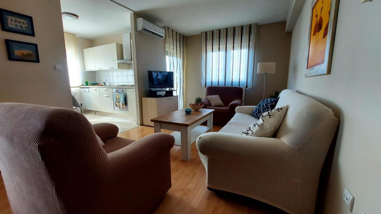 Apartman Ana Pula - Calm, Free Parking, Close To Center Ngoại thất bức ảnh