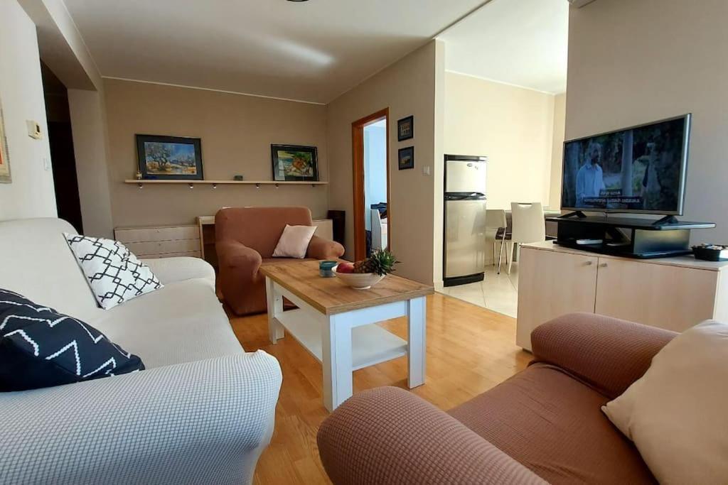 Apartman Ana Pula - Calm, Free Parking, Close To Center Ngoại thất bức ảnh
