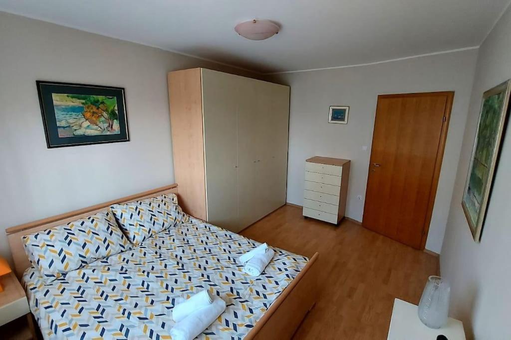 Apartman Ana Pula - Calm, Free Parking, Close To Center Ngoại thất bức ảnh